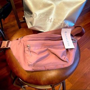 !! BRAND NEW/ w/tags !! Athleta Via 2.0 BeltBag